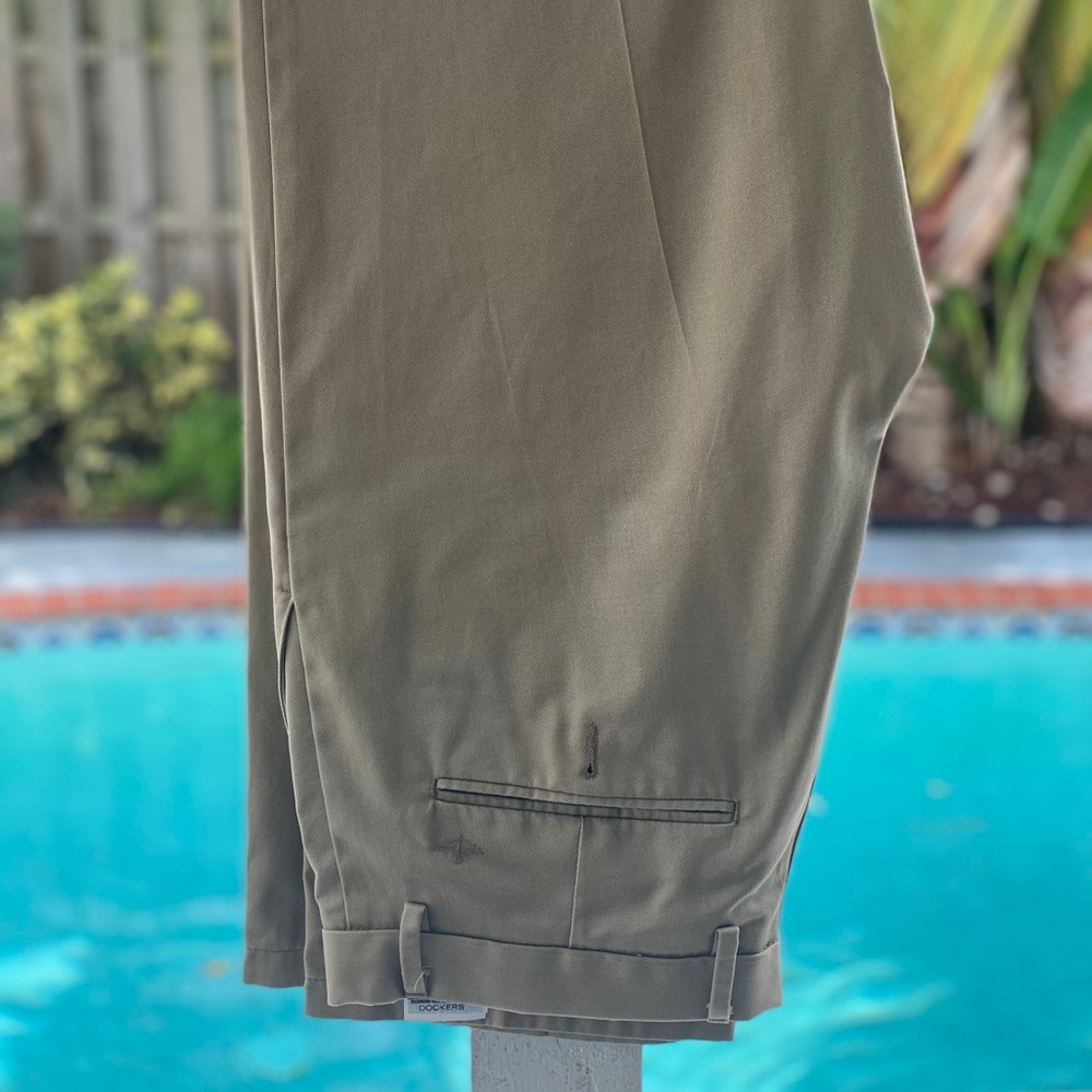 Dockers: Khaki